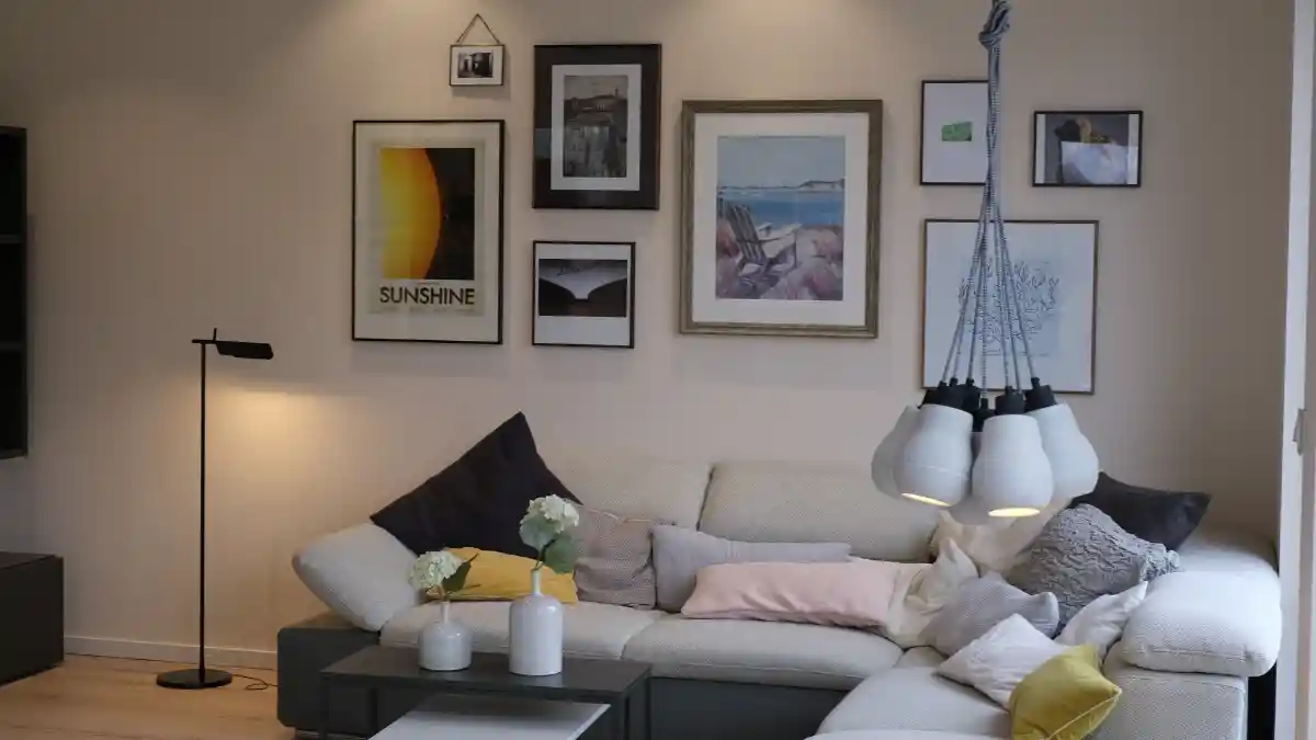 Why living room feels uncomfortable with poor furniture layout