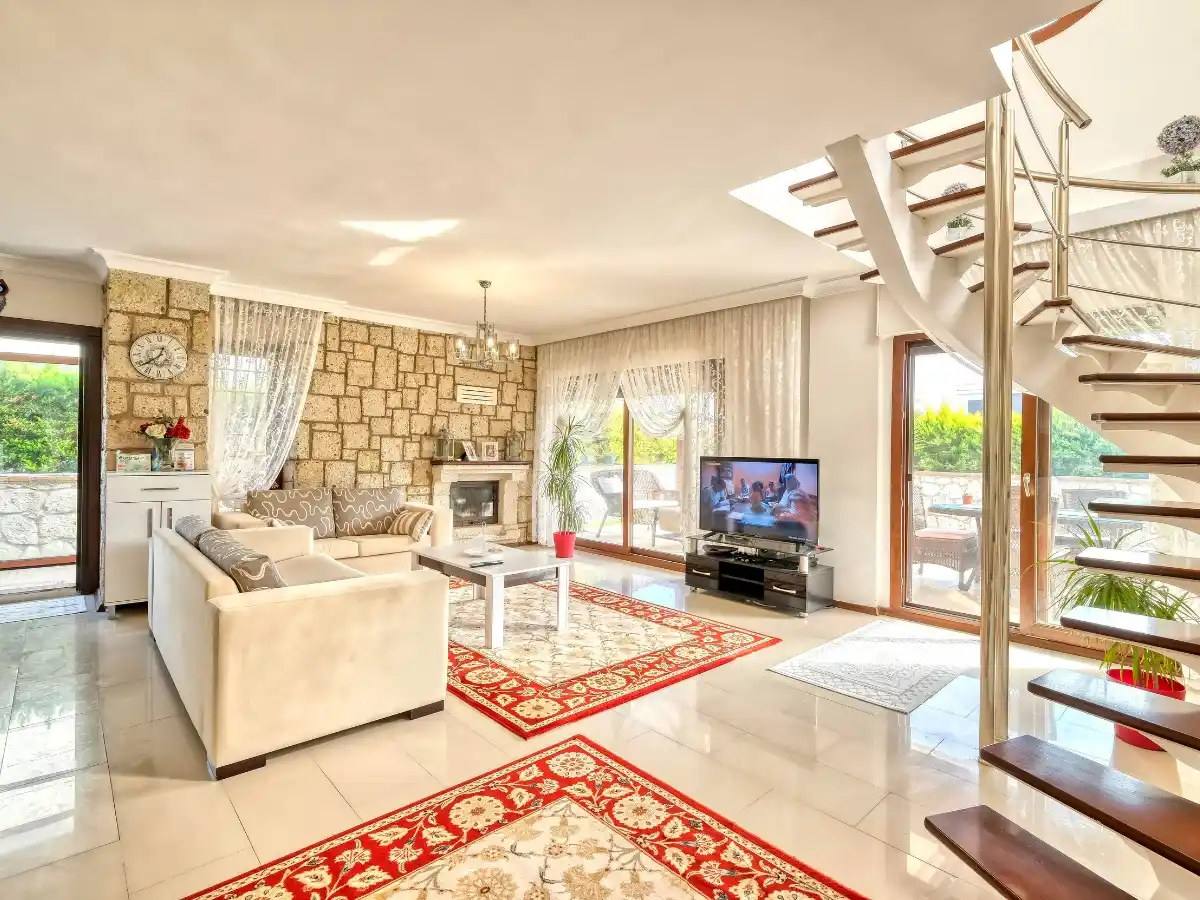 Living room with strong focal point improving comfort