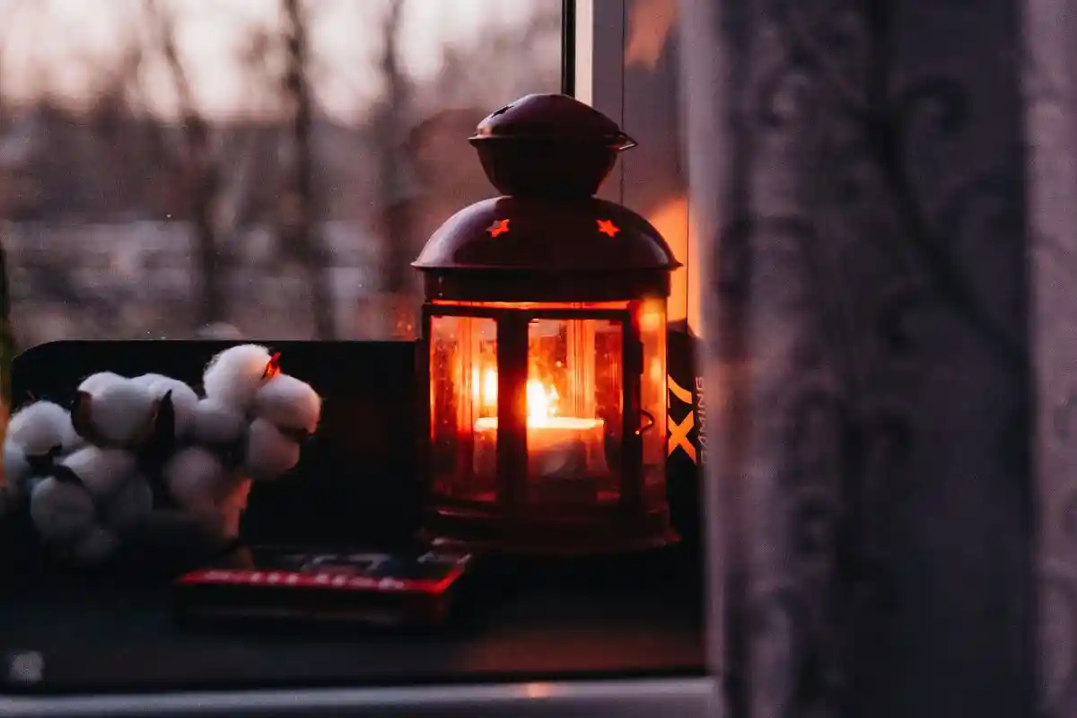 Cozy home ideas with soft evening lighting, warm lamps, and gentle ambient light